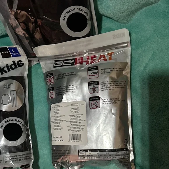 32 Degrees Kids Thermal Set in Black and Gray BUNDLE - Picture 2 of 3